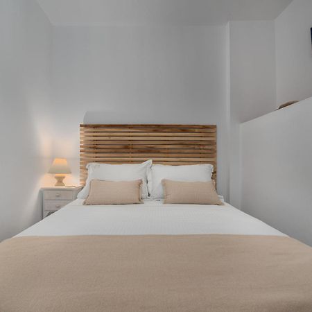 Niovi Seaview Apartments アイイ・アポストロ エクステリア 写真
