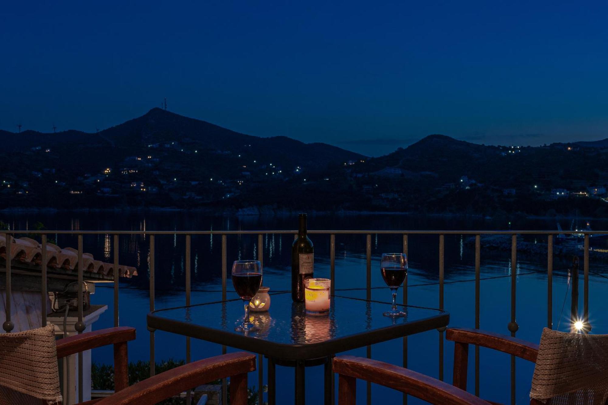 Niovi Seaview Apartments アイイ・アポストロ エクステリア 写真