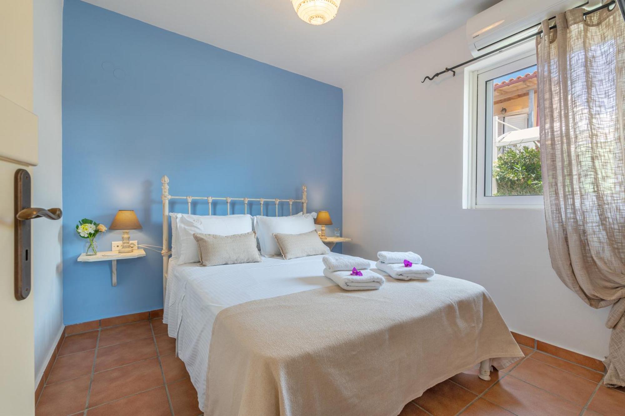 Niovi Seaview Apartments アイイ・アポストロ エクステリア 写真