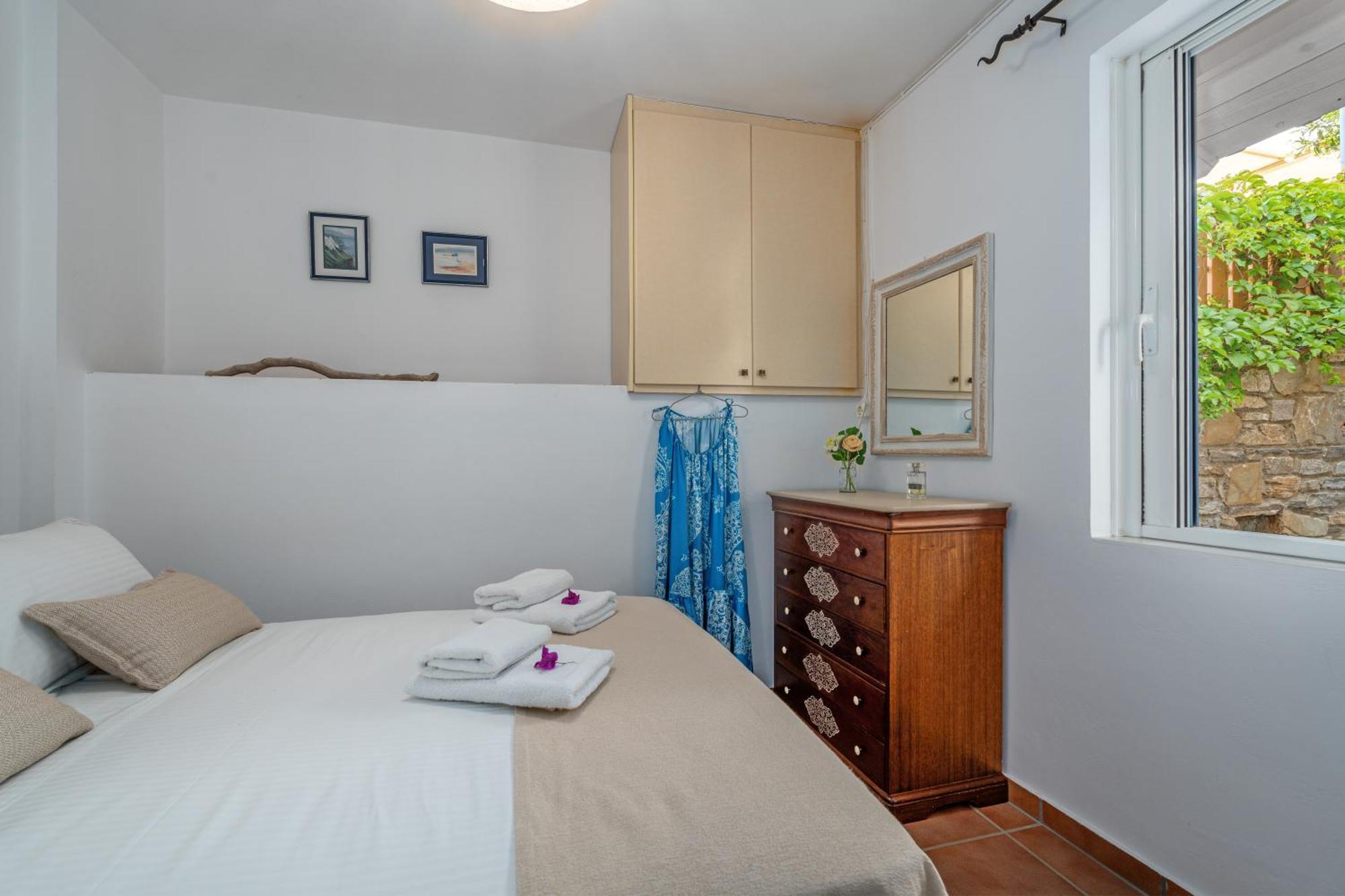 Niovi Seaview Apartments アイイ・アポストロ エクステリア 写真