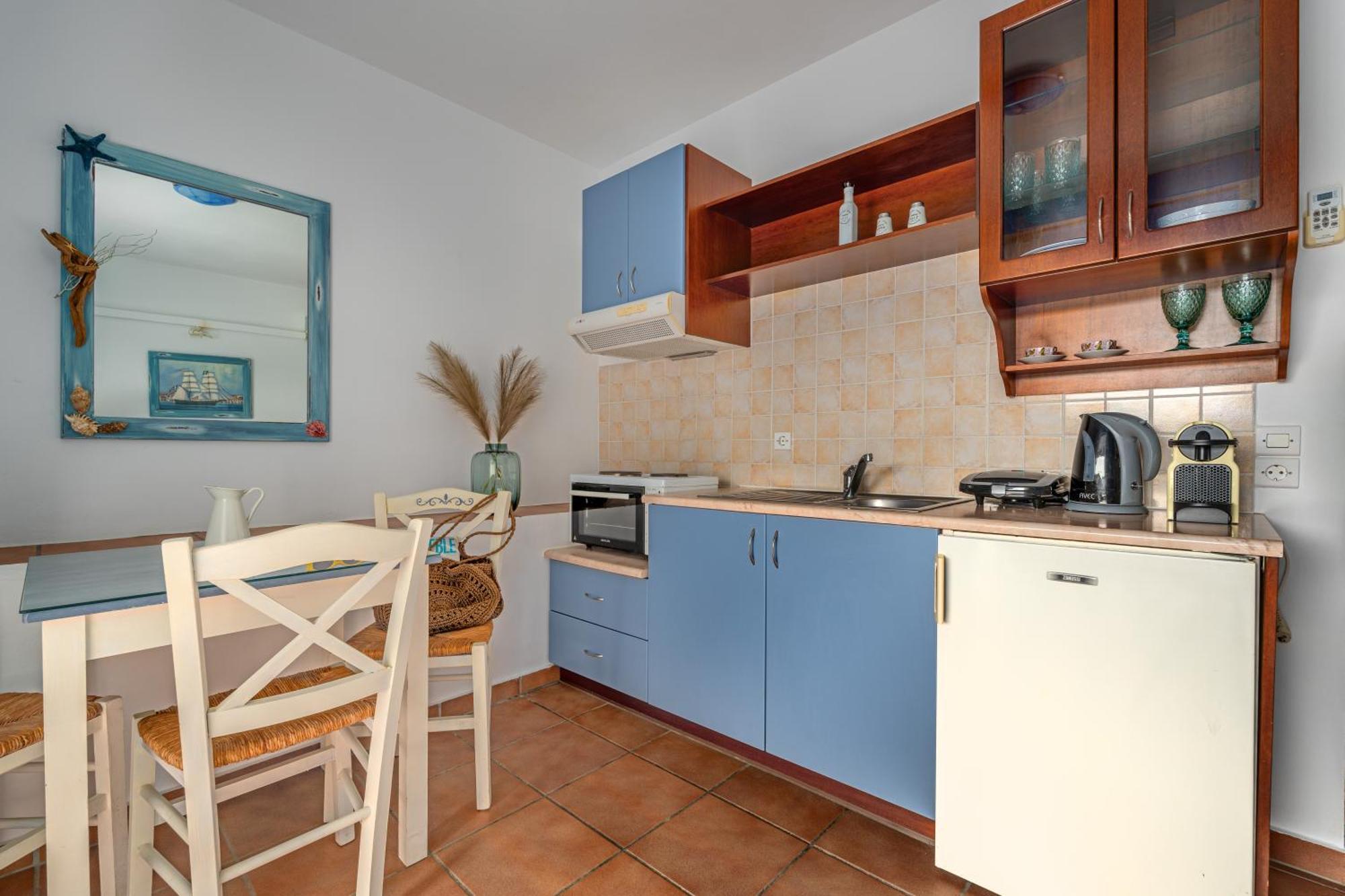 Niovi Seaview Apartments アイイ・アポストロ エクステリア 写真