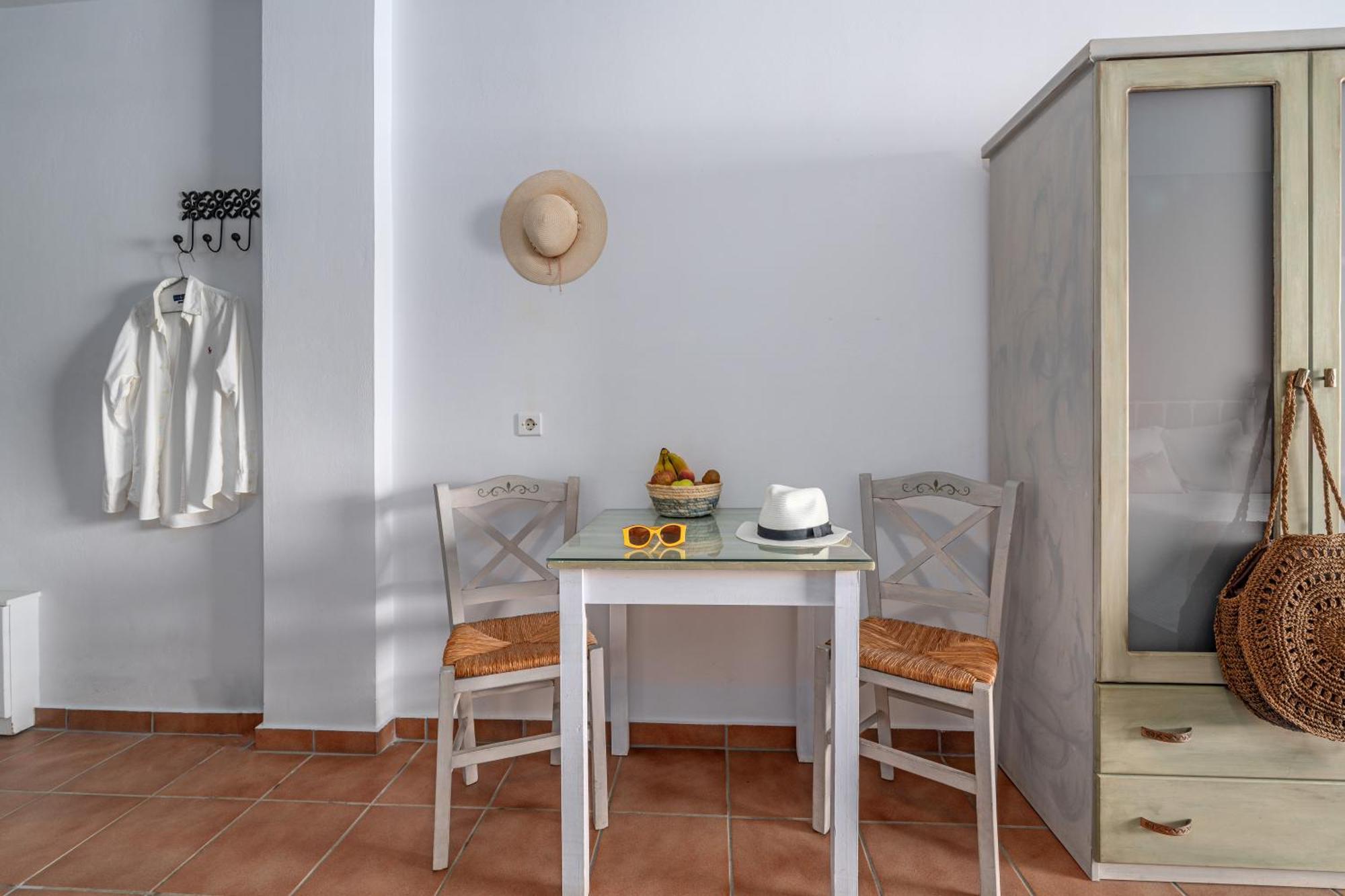 Niovi Seaview Apartments アイイ・アポストロ エクステリア 写真