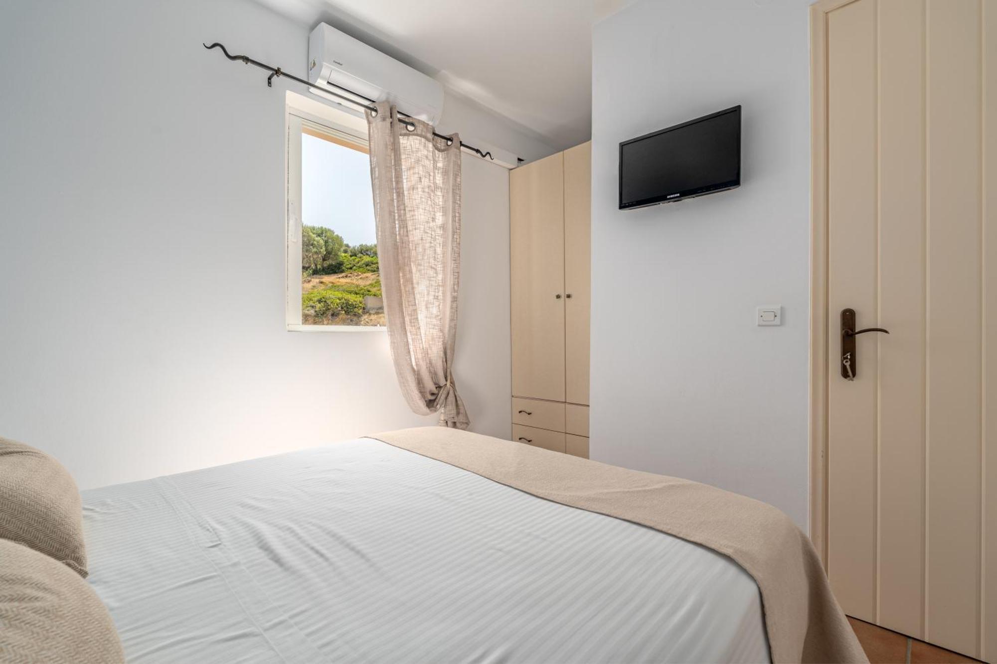 Niovi Seaview Apartments アイイ・アポストロ エクステリア 写真