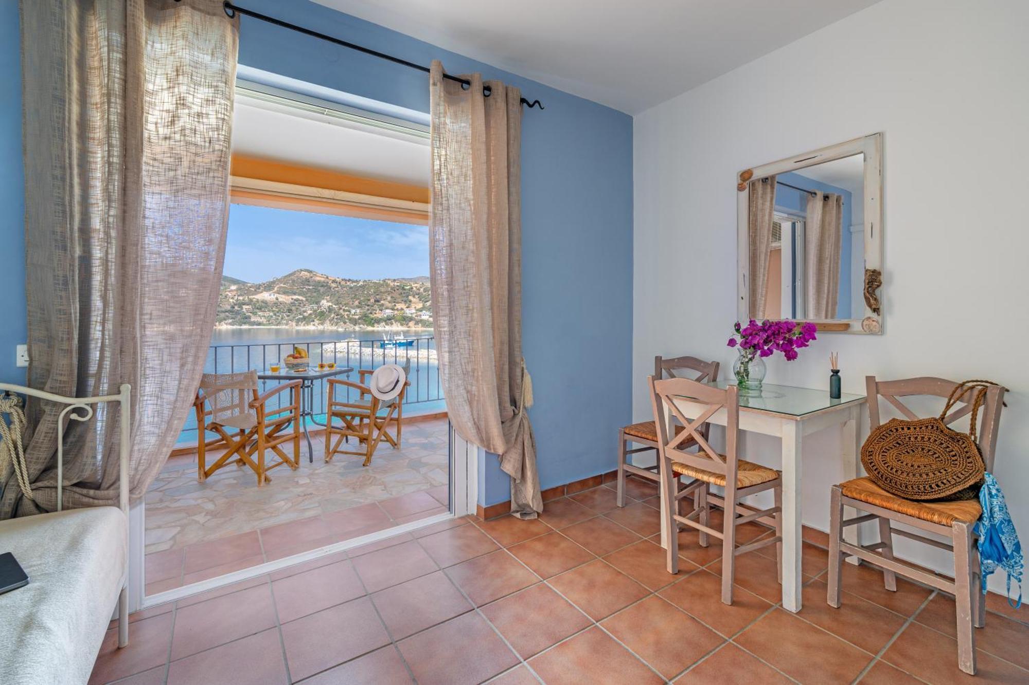 Niovi Seaview Apartments アイイ・アポストロ エクステリア 写真